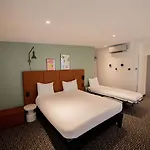 Hotel Ibis Canal Saint Martin 3*