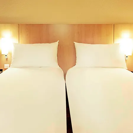 Ibis Canal Saint Martin Parigi