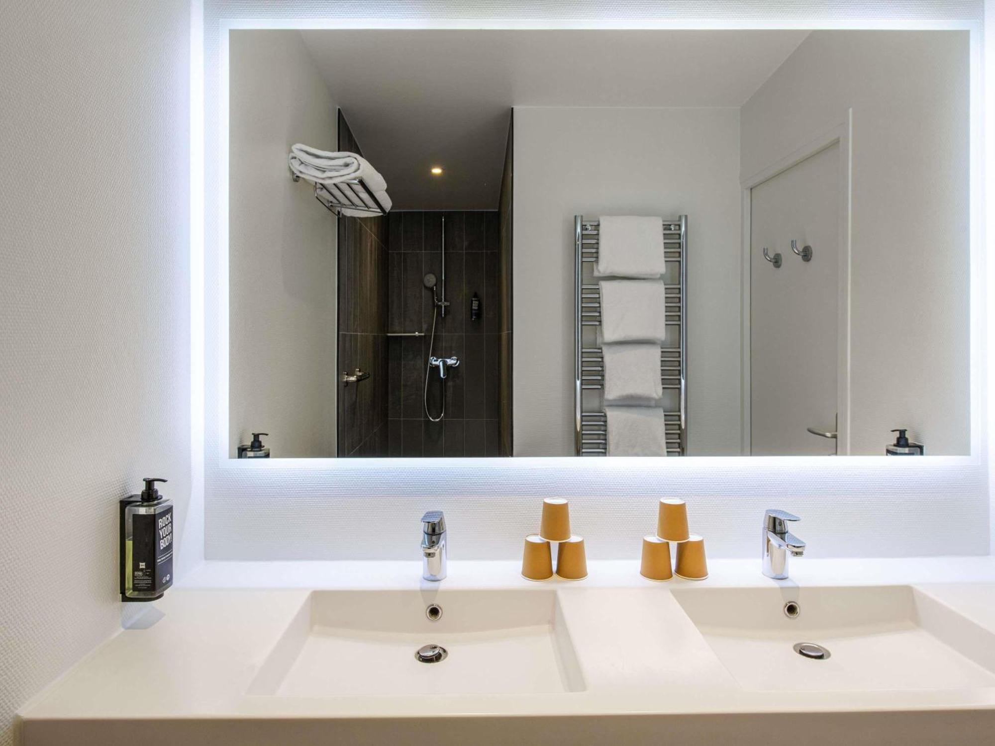 Ibis Canal Saint Martin Parigi