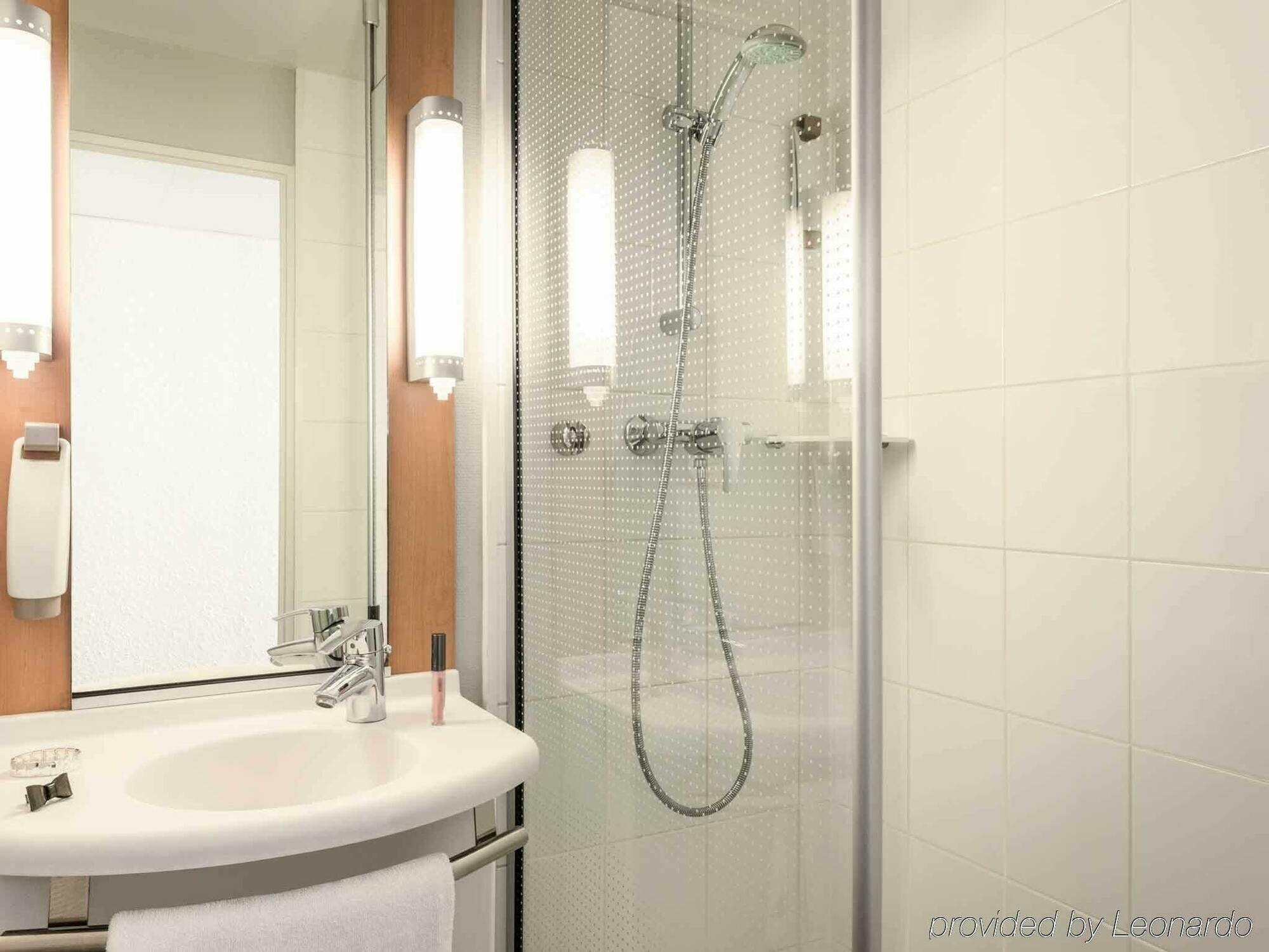 Ibis Canal Saint Martin Hotel 3*